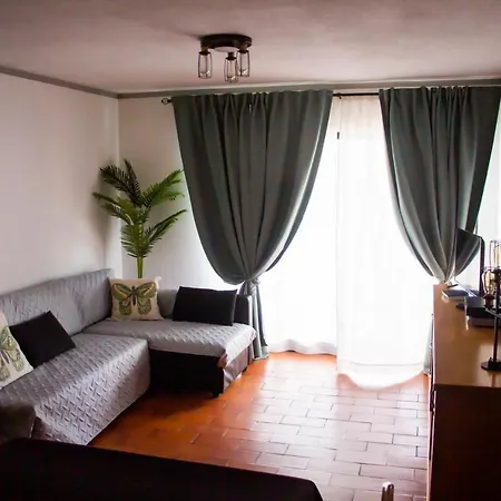 2 Bedroom In With Balcony, Pool And Wi-fi By Centralgarve * Quarteira