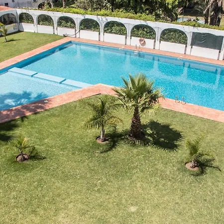 2 Bedroom In With Balcony, Pool And Wi-fi By Centralgarve